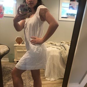 Short white dress with pockets!